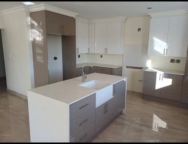 4 BEDROOM HOUSE FOR SALE IN LANSERIA